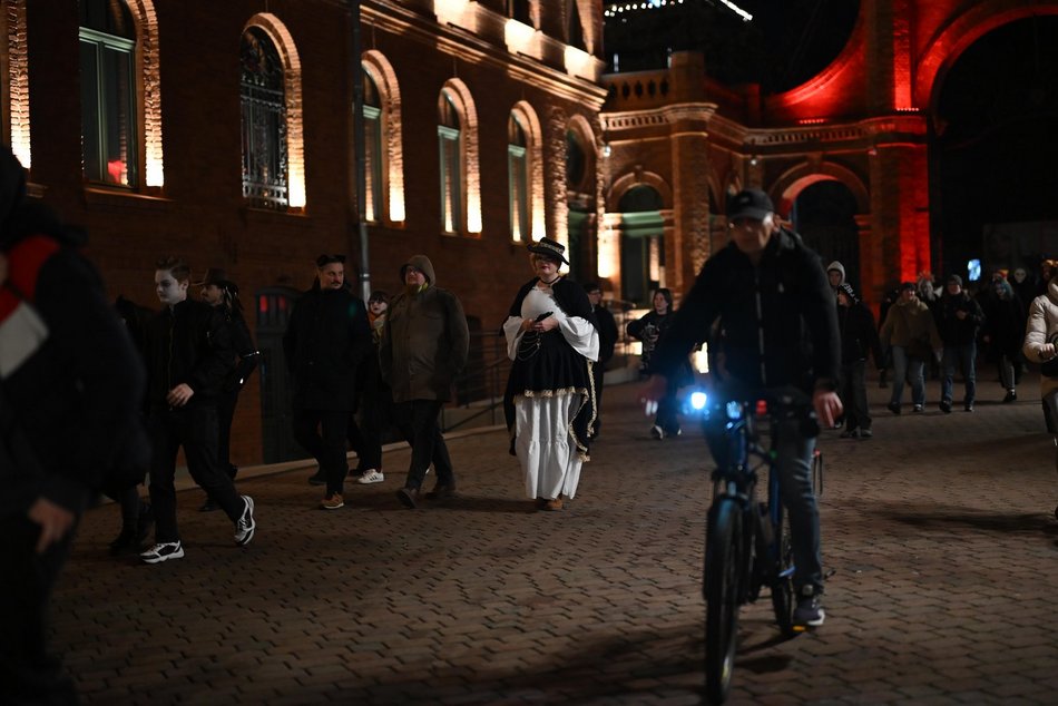 Łódź. Halloweenowa parada przeszła Piotrkowską w Łodzi. Tłumy duchów, czarownic i zombie!