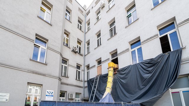Remont największej poradni rehabilitacyjnej w centrum Łodzi. Trwają prace przy Próchnika