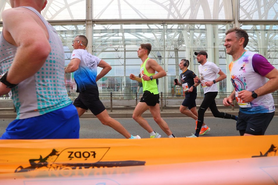 Łódź. DOZ Maraton Łódź 2026. Brałeś udział w biegu? Odszukaj się w galerii i zapisz na pamiątkę!