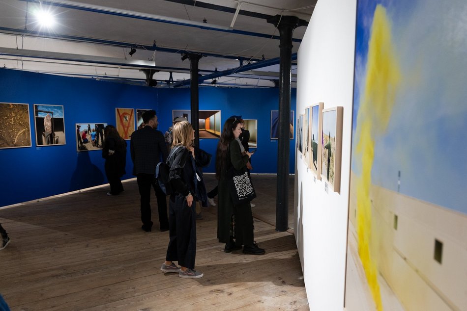 Łódź. Fotofestiwal 2025 w Łodzi rozpoczęty. Tłumy na inauguracji