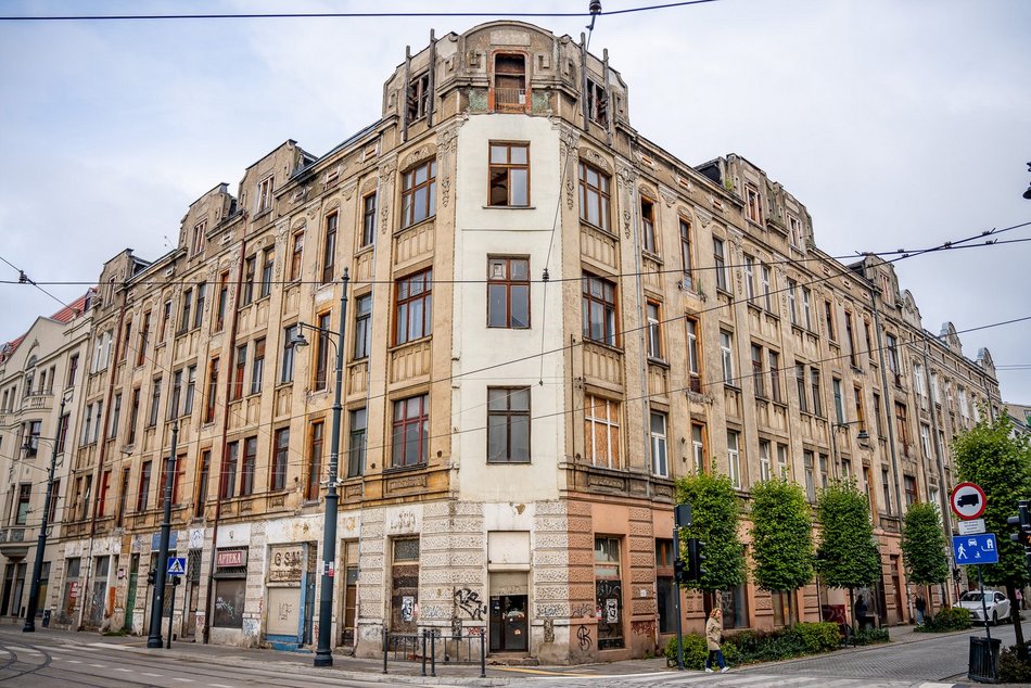 Ruina przy Gdańskiej w Łodzi do remontu! Narożna kamienica zyska nowe życie