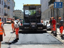 Łódź. Szybkie remonty dróg w Łodzi. Na których pięciu ulicach pojawił się nowy asfalt?