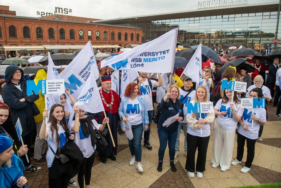 Łódź. Juwenalia 2025 w Łodzi. Kolorowy pochód studentów przeszedł Piotrkowską!
