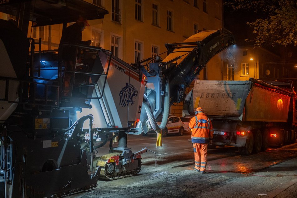 Remont Żeromskiego w nocy