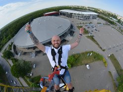 Skoki na bungee przy Atlas Arenie w Łodzi