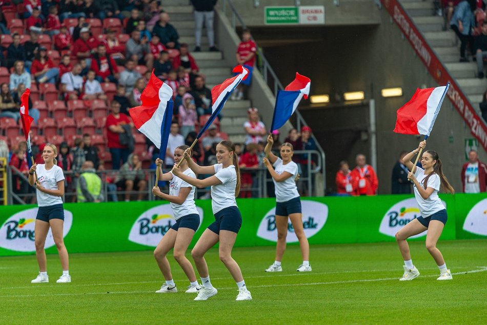 Łódź. Mecz Gwiazd w Łodzi. Na murawie Boniek, Krzynówek, Krychowiak