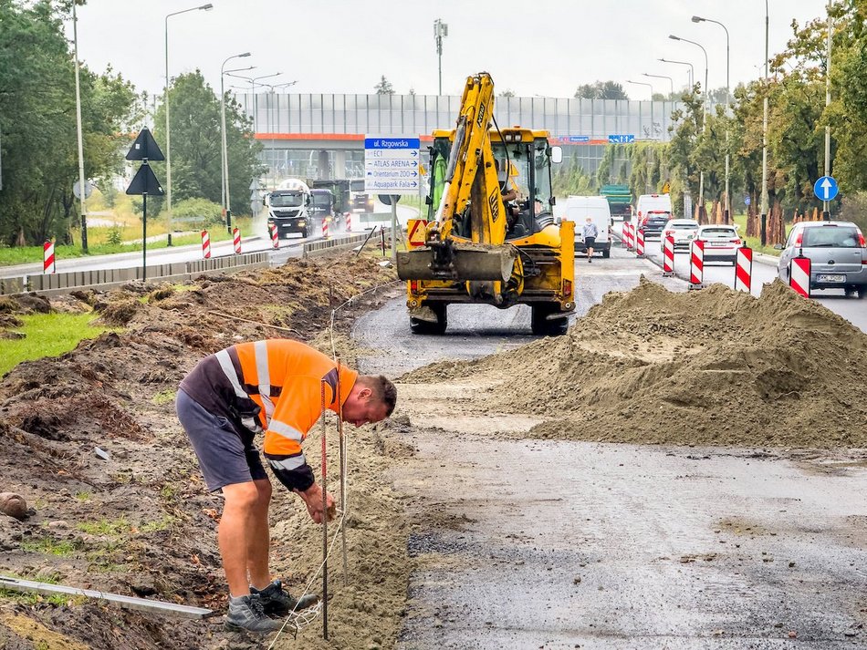 Łódź. Remont Rzgowskiej w Łodzi. Część jezdni do Trasy Górna już ułożona!