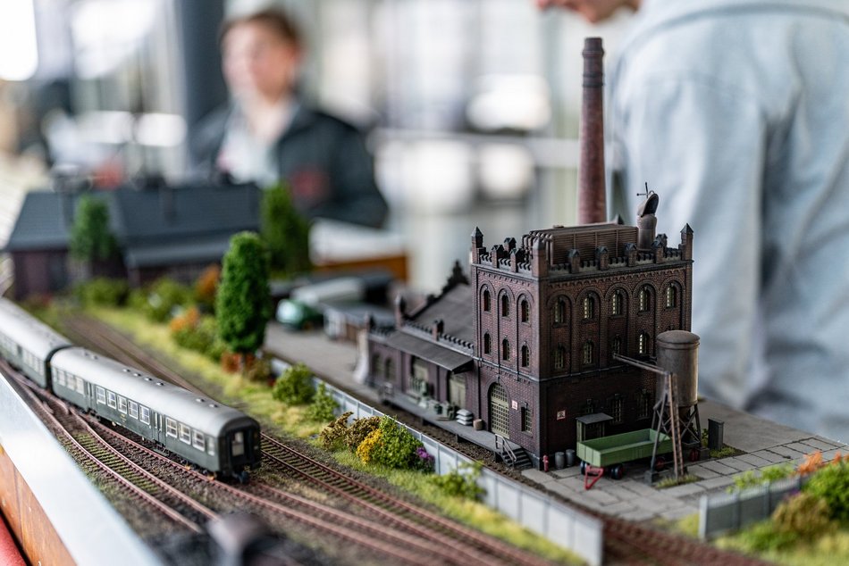 Wystawa makiet klejowych na dworcu Łódź Fabryczna