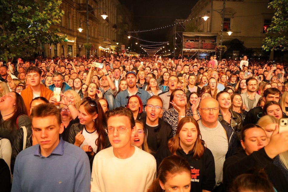 Great September 2023. Tłumy łodzian na darmowym koncercie na Piotrkowskiej