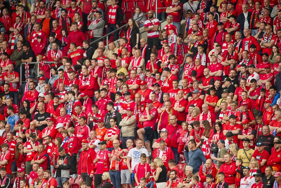 Kibice na meczu Widzewa Łódź z Lechem Poznań