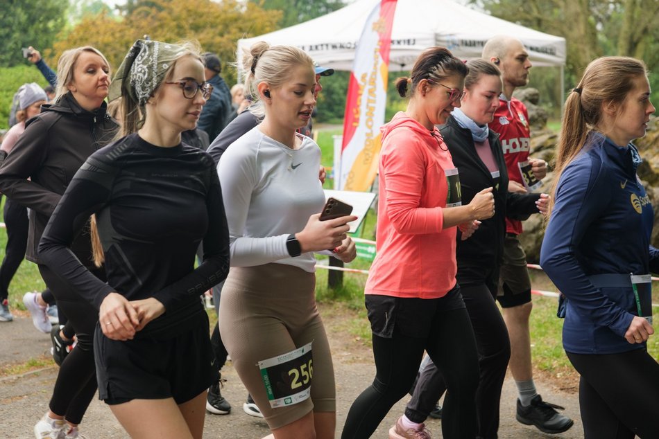 Łódź. Botaniczna Piątka w Ogrodzie Botanicznym w Łodzi. Uśmiech Łodzian i biegowe emocje