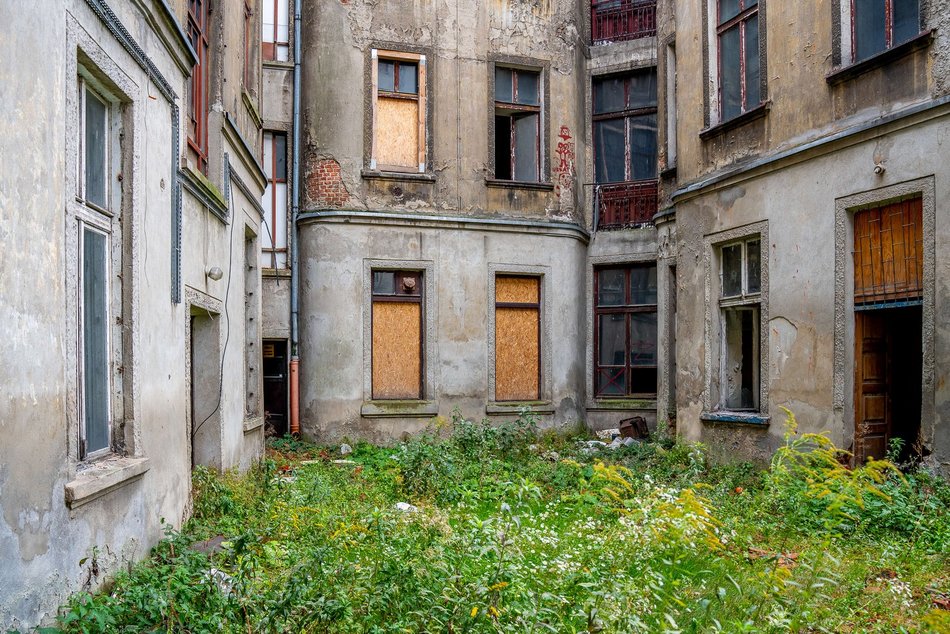 Ruina przy Gdańskiej w Łodzi do remontu! Narożna kamienica zyska nowe życie