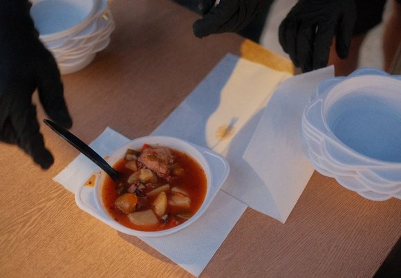 Łódź. Namiot Pełen Wsparcia przy Archikatedrze w Łodzi. Specjaliści pomogą potrzebującym