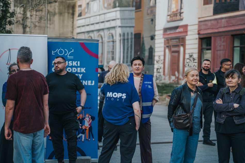 Łódź. Namiot Pełen Wsparcia w Pasażu Schillera już działa! Specjaliści pomagają potrzebującym