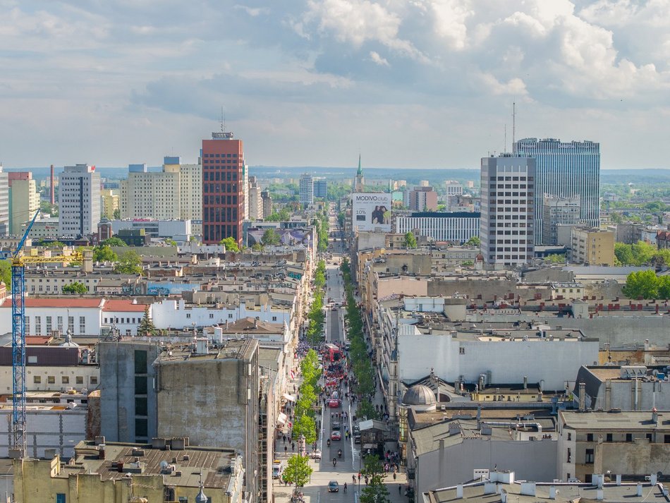 Łódź. Juwenalia 2025 w Łodzi. Kolorowy pochód studentów przeszedł Piotrkowską!