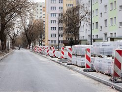 Łódź. Nowa jezdnia i chodniki na Ozorkowskiej w Łodzi. Zobacz postęp prac na Zarzewie!