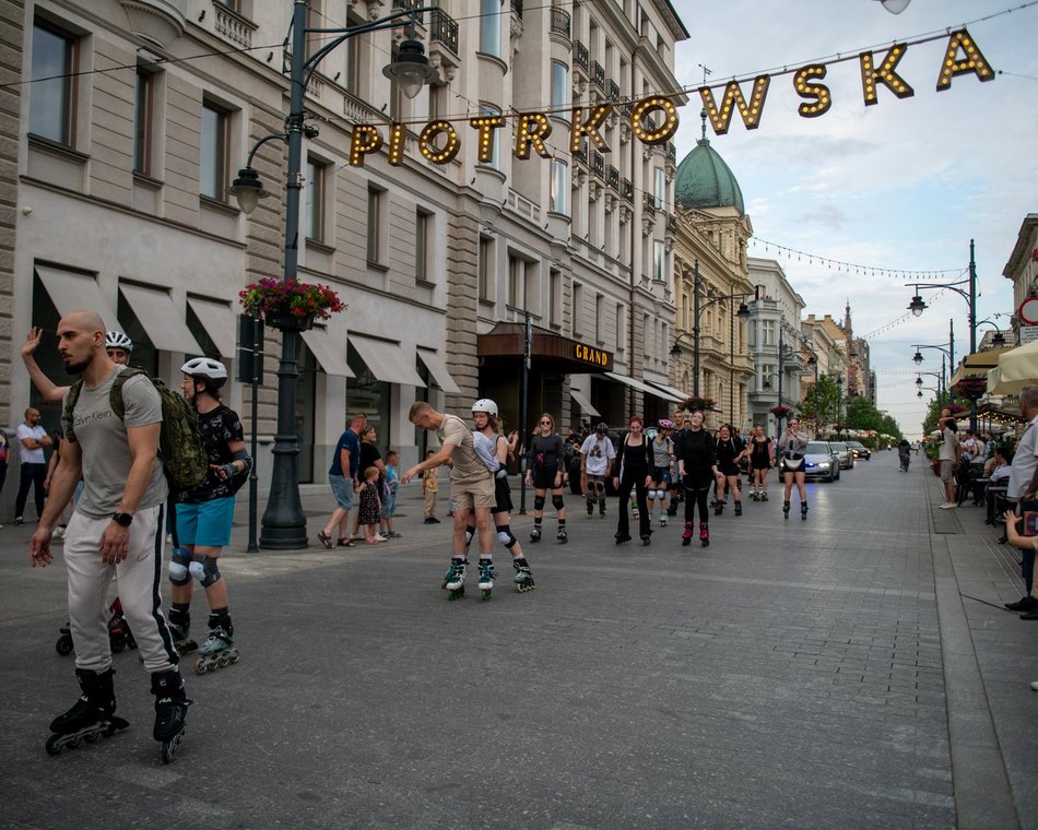 Łódź. Nightskating Łódź za nami. Rolkarze znów opanowali Piotrkowską