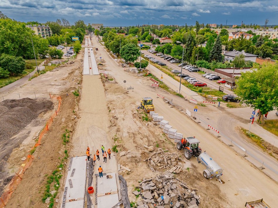 Łódź. Remont Śmigłego-Rydza w Łodzi. Widać fundamenty pod nowe torowisko