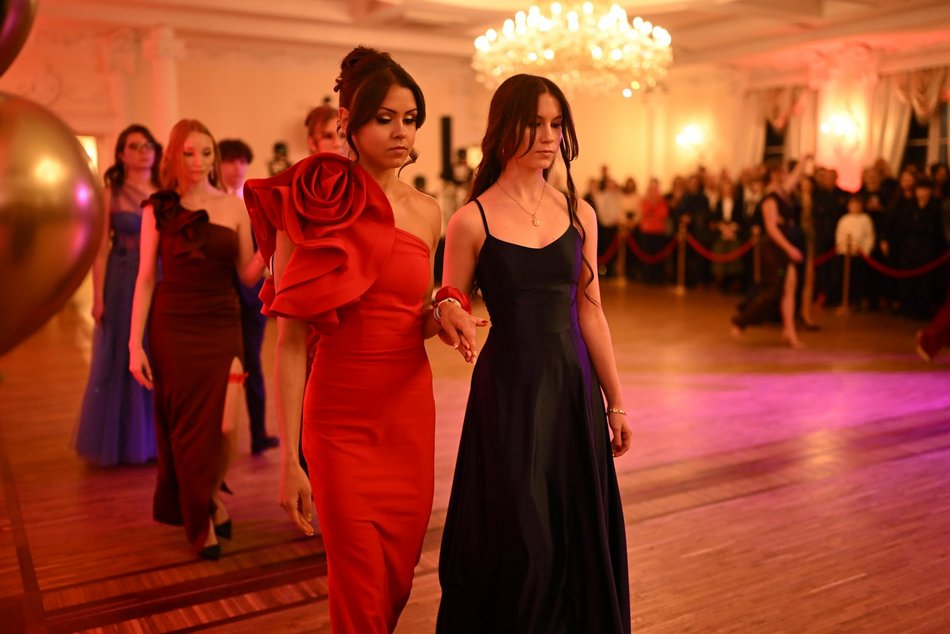 Studniówka III LO w Łodzi. Szyk i elegancja w Białym Pałacu