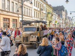 Łódź. Swingowy Spacer po Piotrkowskiej w Łodzi. Jazz, taniec i retro klimat wracają do centrum miasta!