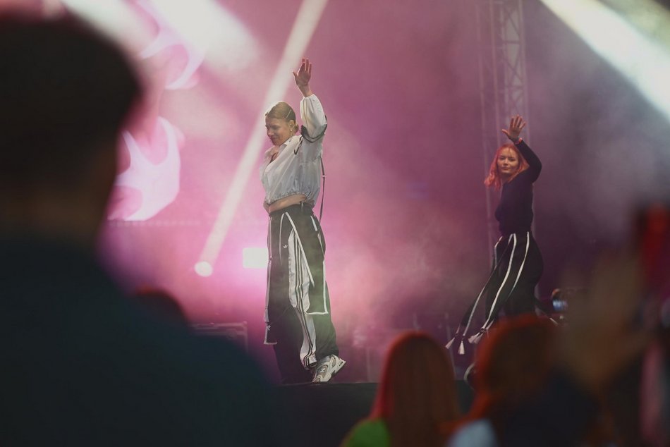 Sw@da x Niczos wystąpili na Great September 2025 w Łodzi. Koncert w pasażu Schillera