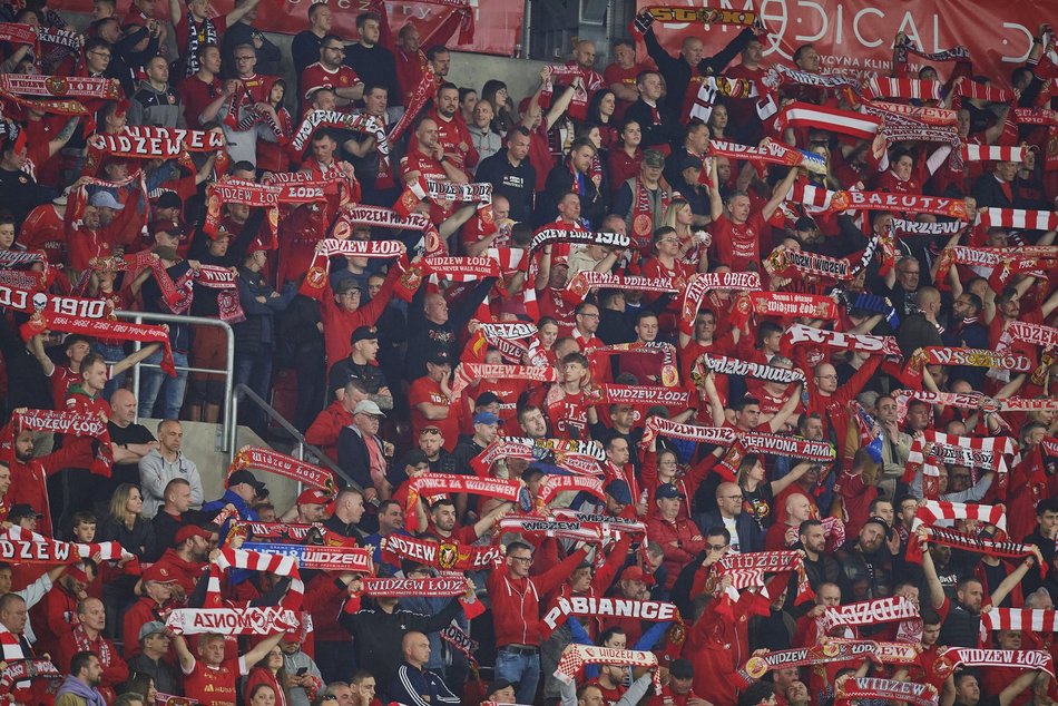 Kibice Widzewa Łódź na trybunach podczas meczu z Górnikiem Zabrze