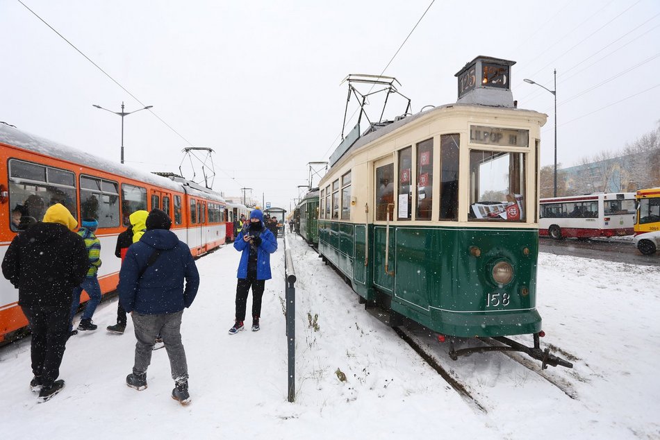 Wielka parada zabytkowych autobusów i tramwajów MPK Łódź