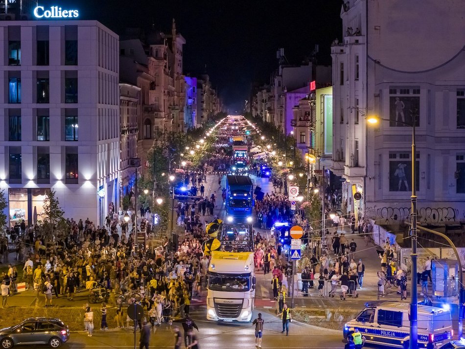 Łódź. To dopiero widok! Największy pochód w historii Parady Wolności w Łodzi z lotu ptaka!