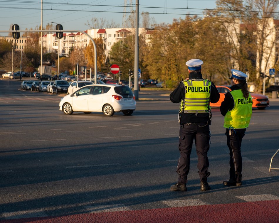 policjanci na drodze