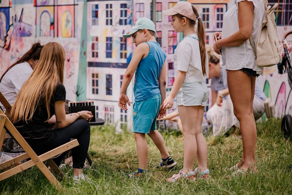 Łódź. Miejski Dzień Dziecka 2025 w Łodzi. Majka Jeżowska, dmuchańce i pokazy [ZDJĘCIA]