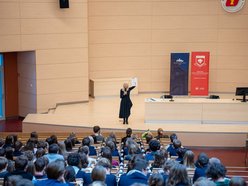 Łódź. Anna Maria Wesołowska na Uniwersytecie Łódzkim. Aula WPiA pękała w szwach