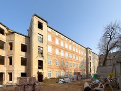 Łódź. Wielka rewitalizacja kamienicy przy Kilińskiego w Łodzi. Skuli ściany do gołej cegły!