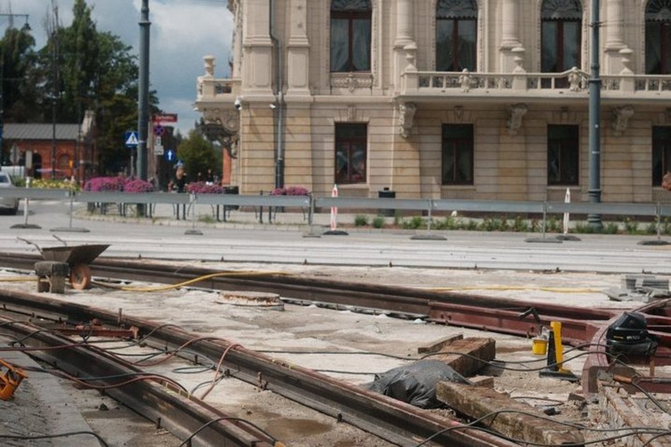 Remont torowiska na Zachodniej w Łodzi. Zobacz, jak pracują torowcy!