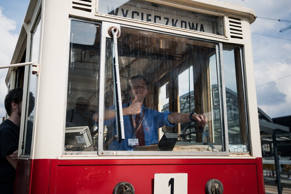 Łódź. 602. Urodziny Łodzi dla fanów tramwajów. Zwiedzanie zajezdni i zabytkowe pojazdy