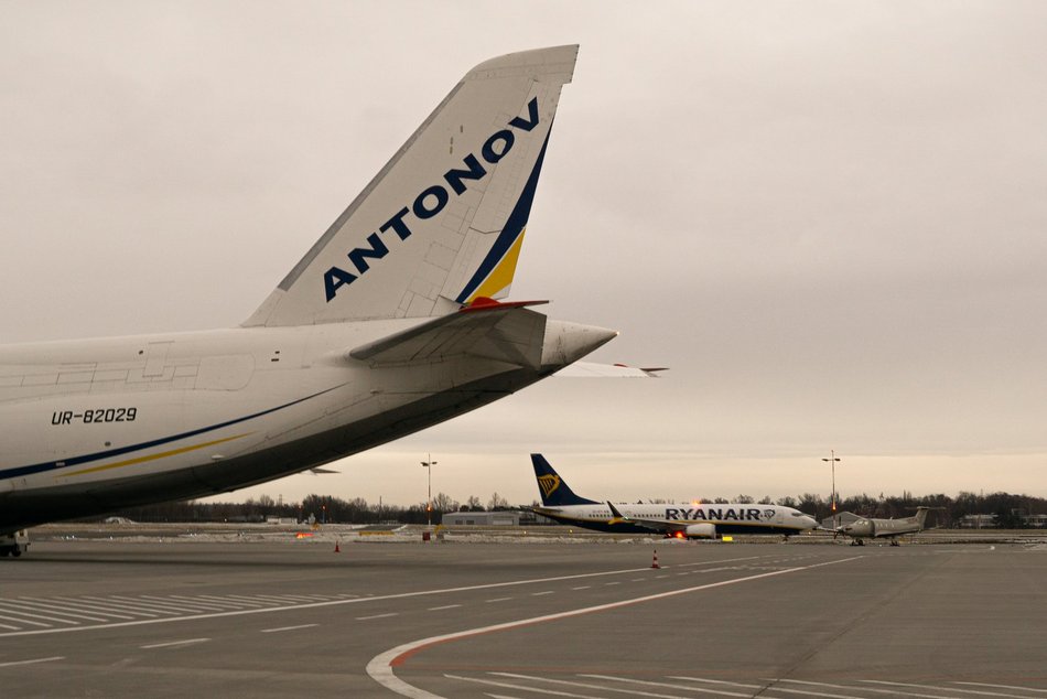 Największy samolot cargo na świecie wylądował na lotnisku w Łodzi