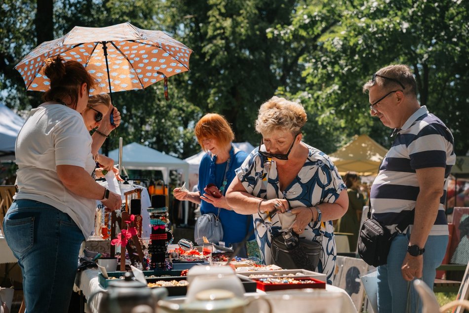 Słoneczny Targ staroci i rękodzieła na Księżym Młynie