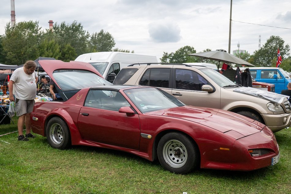 Łódź. Moto Weteran Bazar w Łodzi. Prawdziwy raj dla kolekcjonerów zabytkowych pojazdów