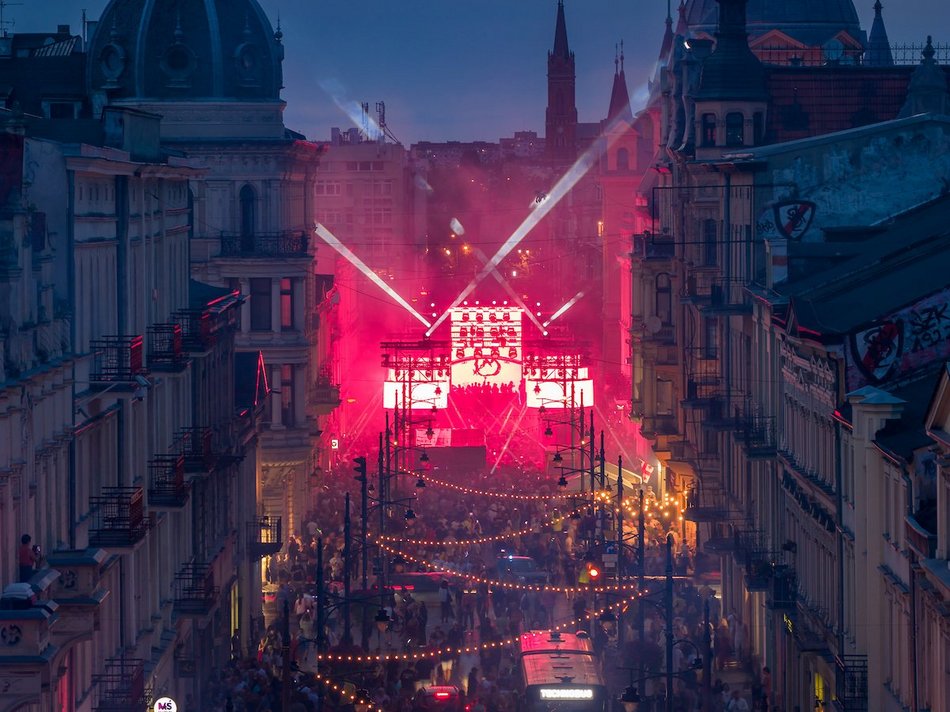 Łódź. To dopiero widok! Największy pochód w historii Parady Wolności w Łodzi z lotu ptaka!