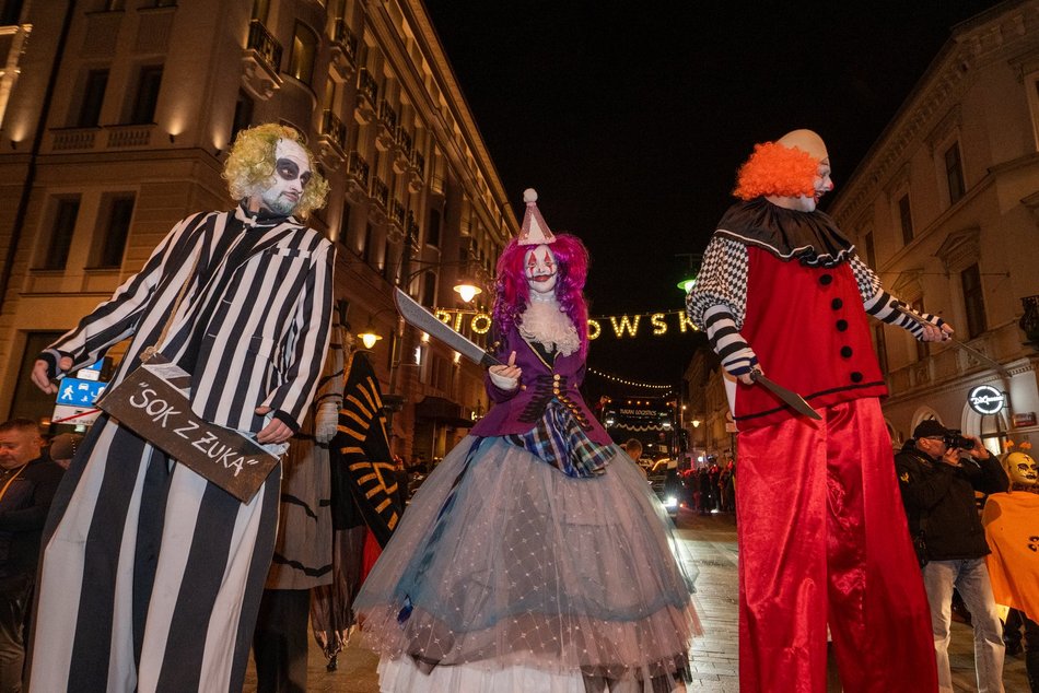 Łódź. Halloweenowa parada przeszła Piotrkowską w Łodzi. Tłumy duchów, czarownic i zombie!