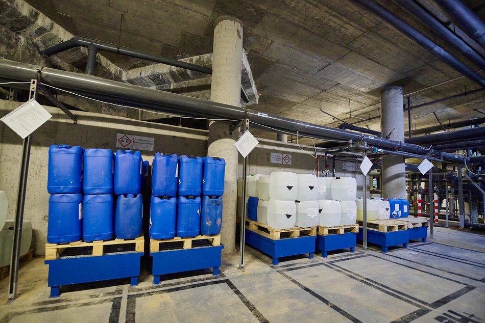 Łodzianie podczas Nocy Muzeów Łódź 2024 zobaczyli podbasenie i strefę filtracji Aquaparku Fala