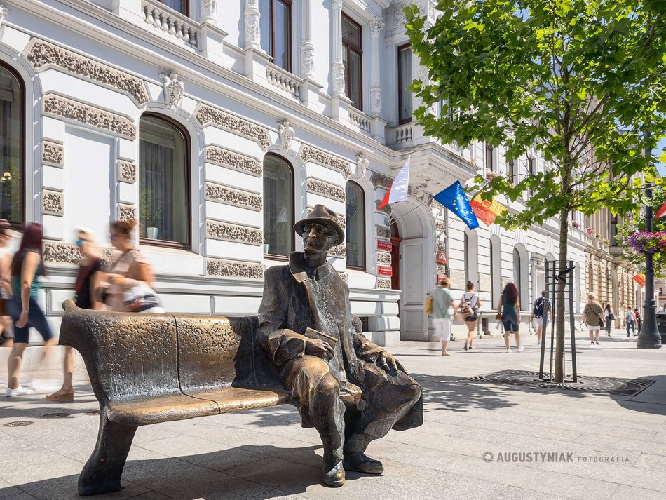 Ławeczka Tuwima na Piotrkowskiej