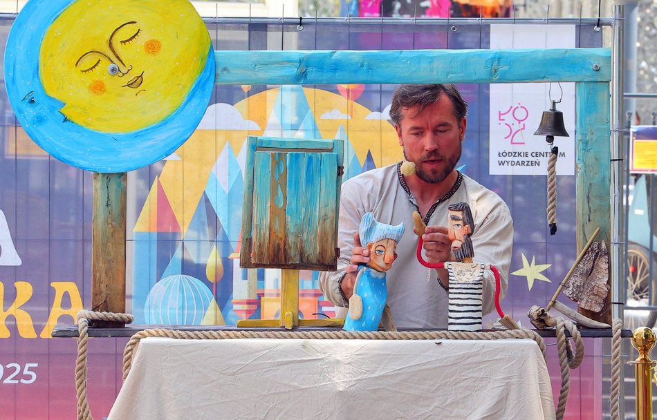 Łódź. Baśniowa Piotrkowska w Łodzi. Teatr Barnaby zachwycił dzieci!