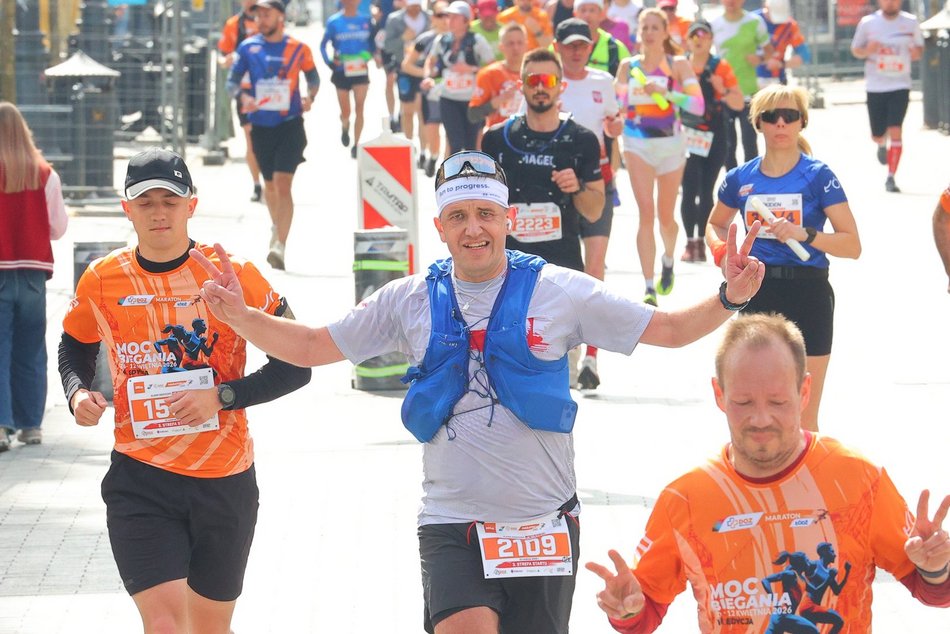 Łódź. DOZ Maraton Łódź 2026. Brałeś udział w biegu? Odszukaj się w galerii i zapisz na pamiątkę!