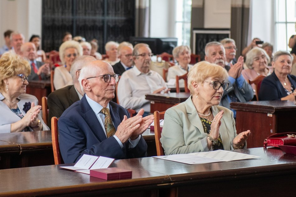 Łódź. Medale za długoletnie pożycia małżeńskie. Rekordziści są razem ponad 60 lat!