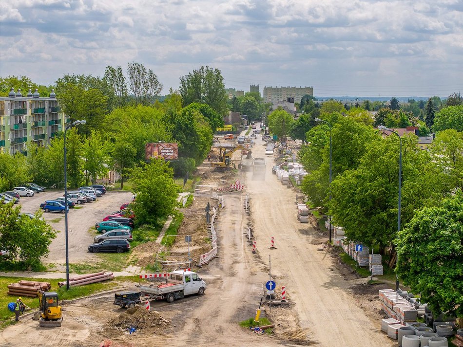 Łódź. Remont Śmigłego-Rydza i Niższej w Łodzi. Budują konstrukcję nowego torowiska