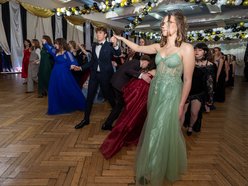 Łódź. Studniówka XXVI LO w Łodzi. Ależ oni zatańczyli... i jak pięknie wyglądali!