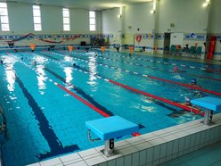 Łódź. Sportowe atrakcje przy szkołach w Łodzi. Pływalnie, Orliki i ściany wspinaczkowe dostępne dla Łodzian