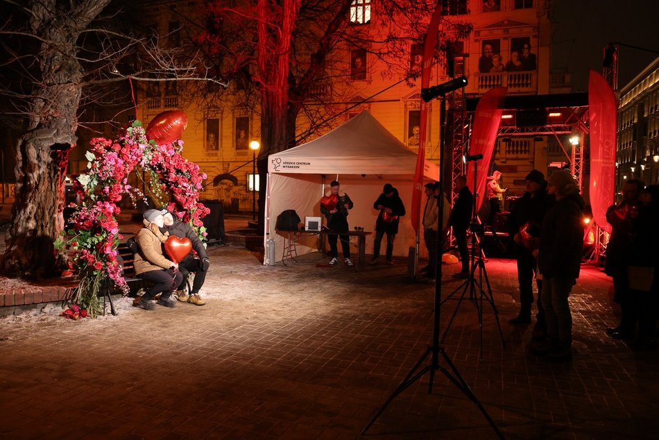 Łódź. Walentynki w Pasażu Rubinsteina w Łodzi. Aż czuć miłość w powietrzu!