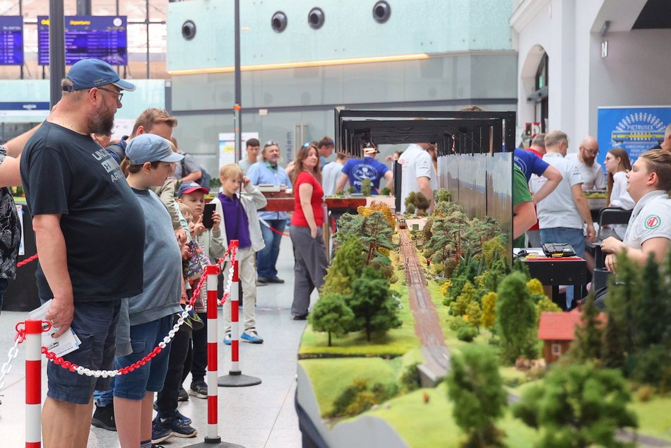 Łódź. Wystawa Makiet Kolejowych na dworcu Łódź Fabryczna. Święto miłośników pociągów