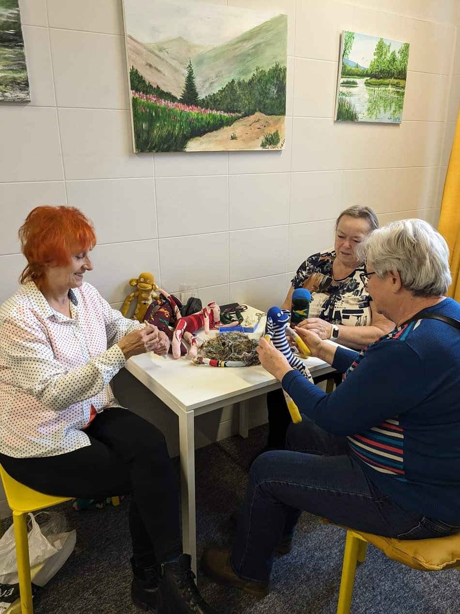 Seniorki z Łodzi uszyły maskotki dla chorych dzieci